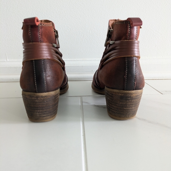 Boots - Picture 4 of 7